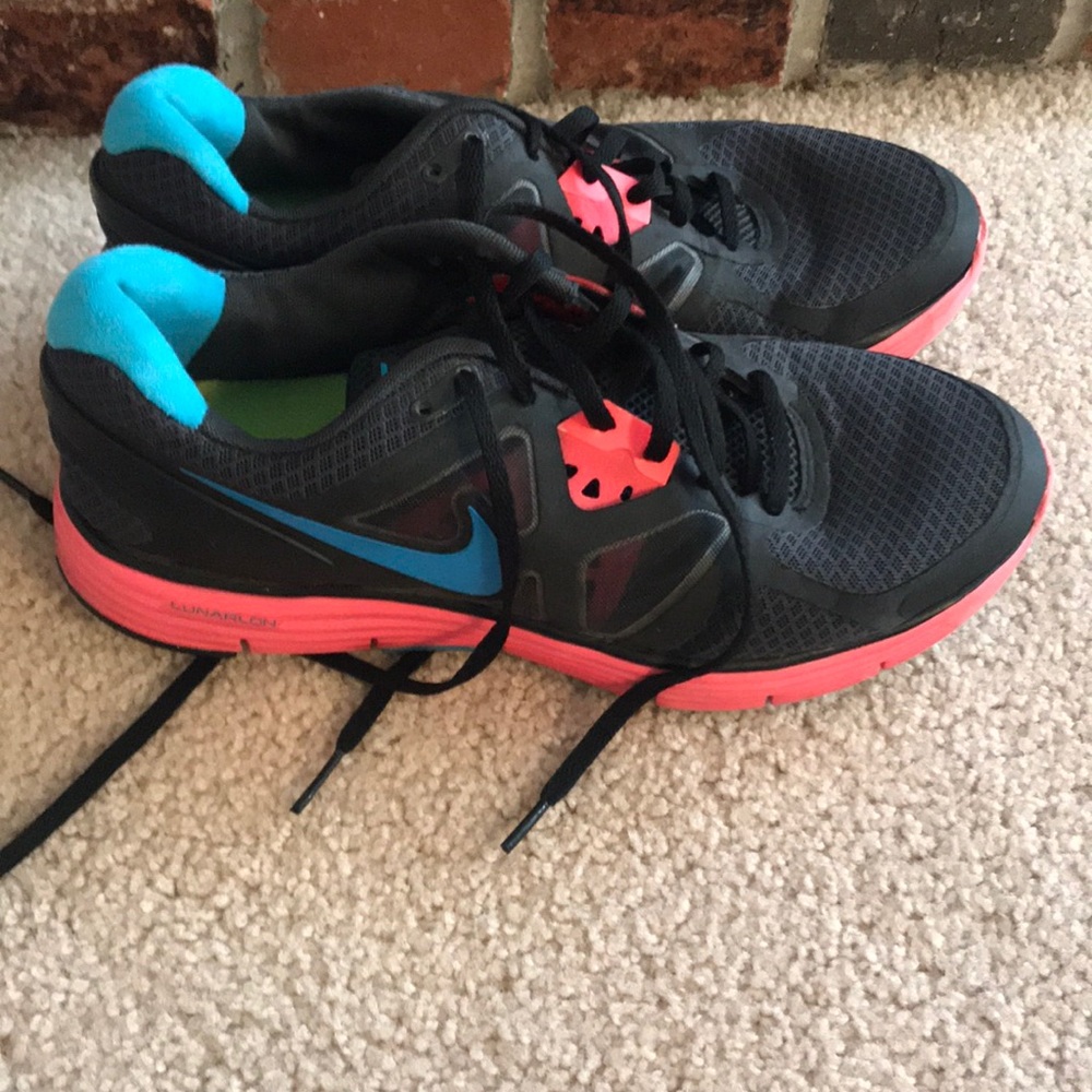 Women’s Nike’s size 10